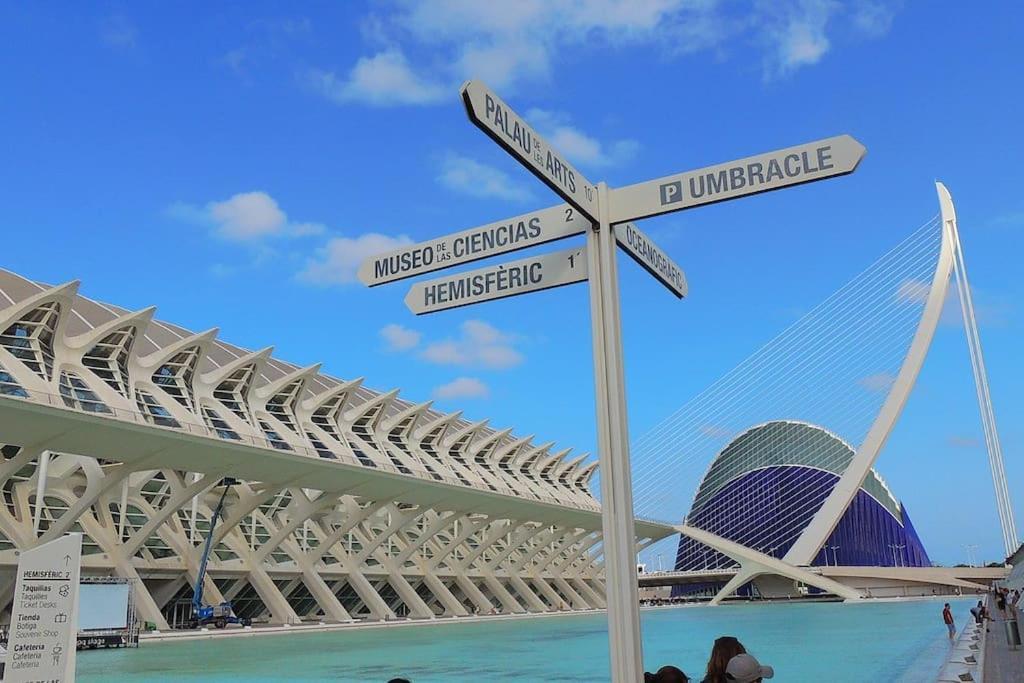 Valencia Las Artes Y Ciencias + Garaje + Netflix Eksteriør billede